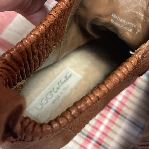 UGG Collection, made in Italy… Women’s Ankle Leather Boots, w/ shearling sole. - Picture 6 of 12